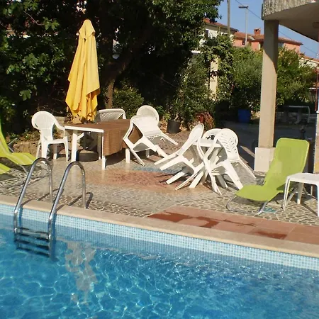 Family Friendly Apartments With A Swimming Pool Rovinj - 3394
