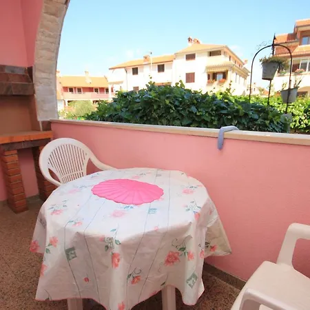 Family Friendly With A Swimming Pool - 3394